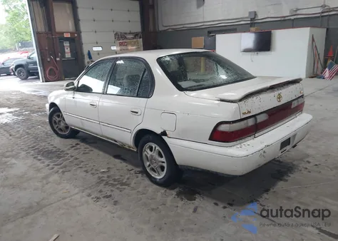 1997 Toyota Corolla Dx z USA, uszkodzony, nr VIN 2T1BB02E3VC181698
